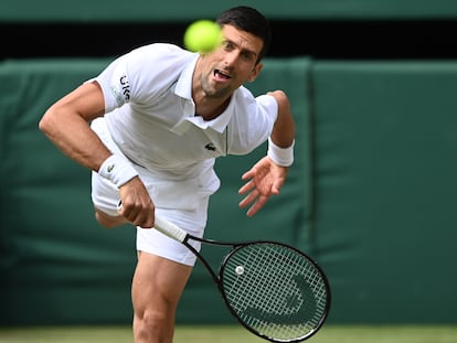 Djokovic durante la final de Wimbledon ante Berrettini.