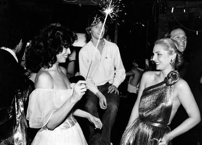 Prior to being a designer, Carolina was already a style icon. Here, she poses with Bianca Jagger at Studio 54 in 1979.