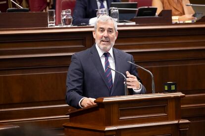 El presidente de Canarias, Fernando Clavijo este viernes durante su intervención ante el pleno del Parlamento de Canarias.