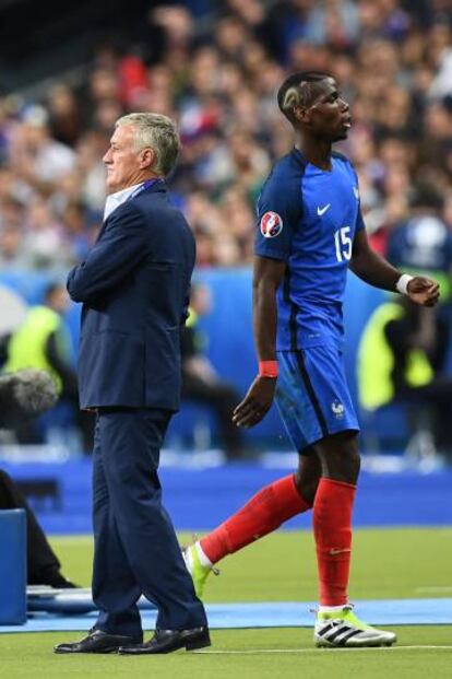 Pogba, tras ser sustituido durante el partido ante Rumanía.