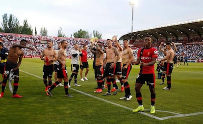 Los jugadores del Mallorca celebran en Albacete su pase a la final por el ascenso a Primera División.