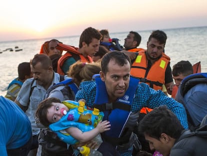 Imagen de archivo de un grupo de refugiados llegando a las costas europeas.