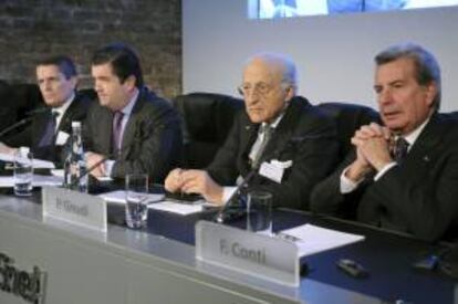 (De izda a dcha) el consejero delegado de Endesa, Andrea Brentan; el presidente de Endesa, Borja Prado; el presidente de Enel, Piero Gnudi, y el consejero delegado de Enel, Fulvio Conti. EFE/Archivo