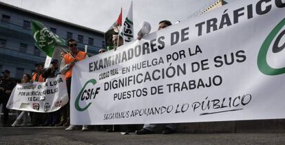 Los examinadores deTr&aacute;fico, durante una concentraci&oacute;n, en una imagen de archivo.