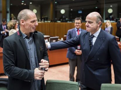 Os ministros Yanis Varoufakis (Grécia) e Luis de Guindos (Espanha).