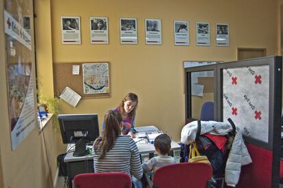 Servicio de acogida en Salamanca. Se trata de un nuevo modelo de atención a las personas ante una mayor población con necesidades básicas y un perfil más diverso. El servicio ofrece atención personalizada e integral.