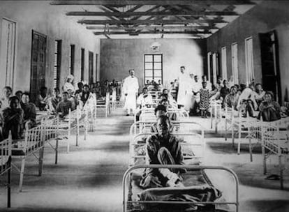 Una de las habitaciones de la colonia de leprosos a mediados de los años 20.