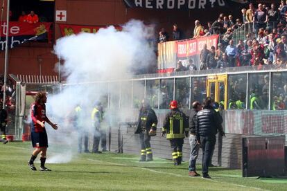 Rossi, capitán del Génoa, se dirige a los radicales.