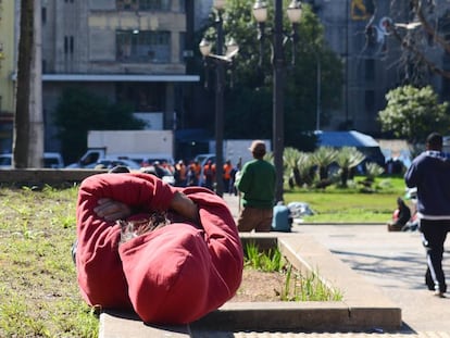 Em SP, moradores de rua enfrentam madrugada mais fria em 20 anos