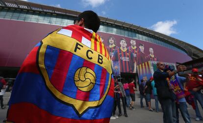 La afición del Barcelona en los alrededores del estadio Camp Nou.