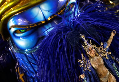 Actuación de la escuela de samba Beija-Flor, subcampeona en 2013 y que preparó un homenaje a José Bonifacio de Oliveira Sobrinho, conocido como "Boni" y considerado como uno de los principales directores de televisión de Brasil.