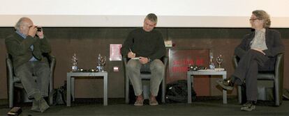 Los cineastas Carlos Saura y Wim Wenders durante su participación en un acto previo a la reunión de la Academia del Cine Europeo, invitada a Avilés por el Centro Niemeyer.