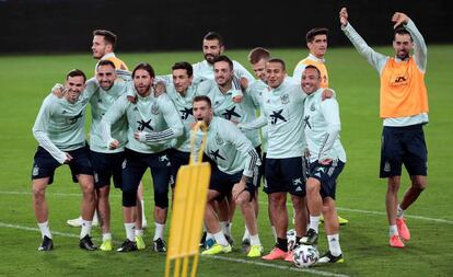 Los jugadores de la selección, este jueves en Cádiz.