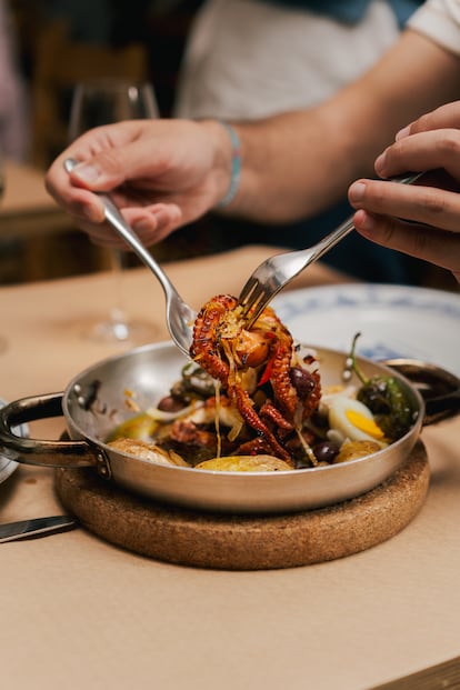 Pulpo a la parrilla servido en el establecimiento