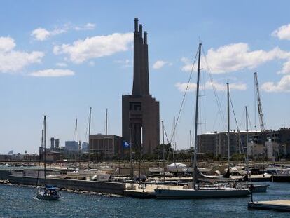 Vista de las tres chimeneas de Sant Adrià.