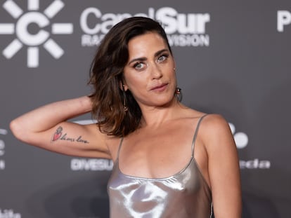 La actriz María León en la alfombra roja de los Carmen Awards, el 3 de febrero de 2024 en Huelva.