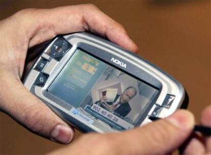 El Nokia 7710 fue uno de los modelos pioneros en los que se podía visualizar televisión por el móvil.