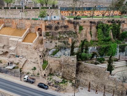 Vista general de las obras de rehabilitación de la muralla de Toledo.