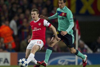 Wilshere y Busquets durante el partido de ida