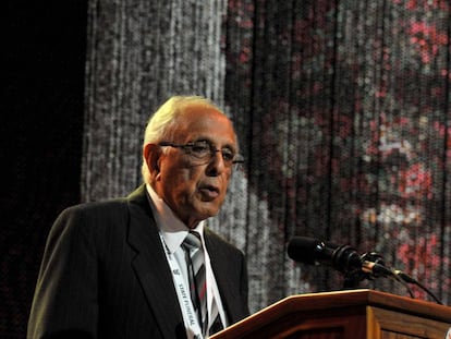 Ahmed Kathrada em foto de arquivo de 15 de dezembro de 2013, durante o funeral de Nelson Mandela.