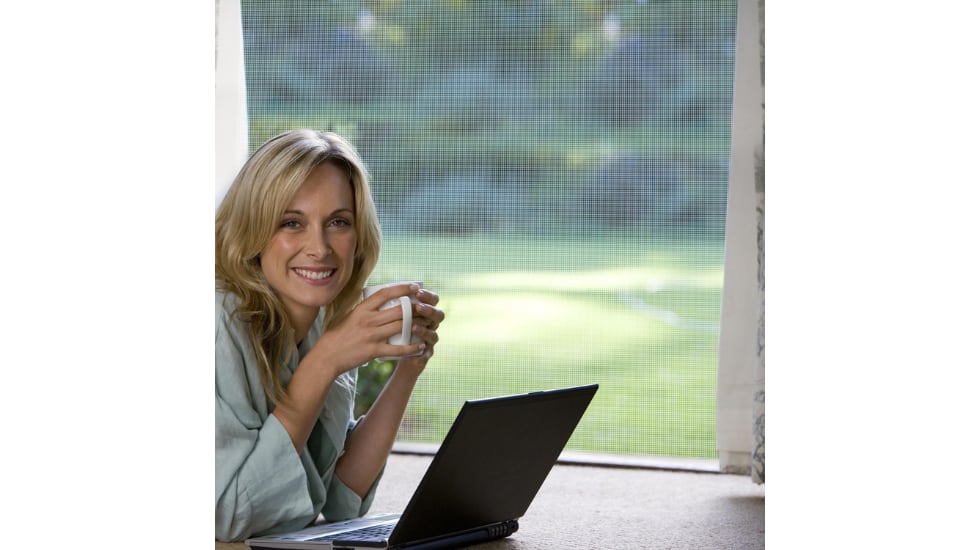 La mosquitera está fabricada con fibra de poliéster muy resistente.