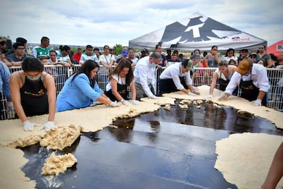 The world's largest nacho being cooked up in a special comal by dozens of people in the municipality of Piedras Negras, Coahuila.