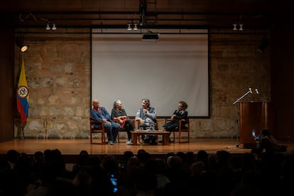 Otty Patiño (far left), Maria José Pizarro (center left) and Vera Grabe (far right) during the panel discussion at the National Museum.