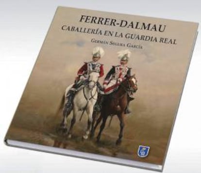 Fotografía del libro "Ferrer Dalmau y la caballería de la Guardia Real", facilitada por el pintor Augusto Ferrer Dalmau, considerado por la crítica el mejor pintor militar del momento y que ha elaborado el primer cuadro del rey Juan Carlos montado a caballo, en el que ha invertido 300 horas de trabajo.