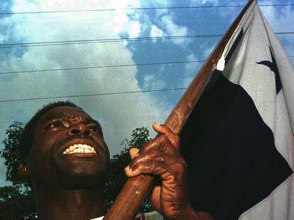 A protester in a 1998 demonstration in Panama City against the presence of US military bases and in remembrance of the 1964 clashes during which 22 students died.