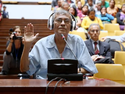 Elías Barahona, ‘El Topo’, testifica en el juicio en 2014 por el incendio a la Embajada de España en Guatemala de 1980, en una imagen del documental ‘El silencio del topo’