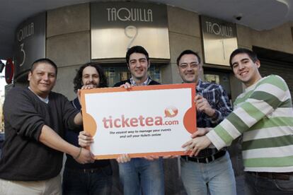 El equipo de Ticketea, con Javier Andrés en el centro.