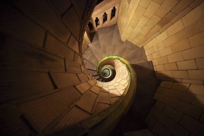 Escalera en la iglesia de San Juan el Divino (Nueva York).