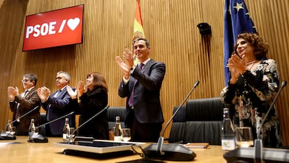 Patxi López, Santos Cerdán, Cristina Narbona, Pedro Sánchez y María Jesús Montero, en la interparlamentaria del PSOE del 11 de febrero en el Congreso.