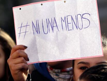 Unas 300 personas se concentran en Alicante contra una agresión sexual.