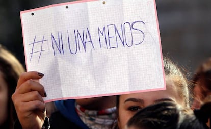 Unas 300 personas se concentran en Alicante contra una agresión sexual.