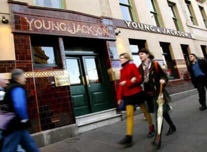 Young & Jackson, uno de los pubs más antiguos de Melbourne