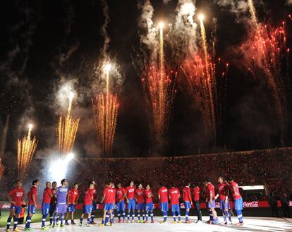 Fuegos artificiales en Chile para celebrar la clasificación al mundial de Brasil