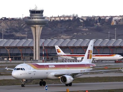 Aviones de Iberia en la Terminal T-4 del aeropuerto de Barajas.