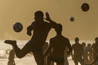 La playa de Ipanema es uno de los lugares más concurridos para divisar la puesta de sol, especialmente en verano. Esta imagen fue tomada el pasado 30 de enero.