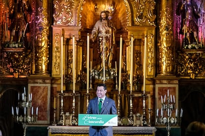 El presidente de la Junta de Andalucía, Juan Manuel Moreno, en la apertura de las jornadas 'Letras para la Concordia', en el Oratorio de San Felipe Neri de Cádiz.
