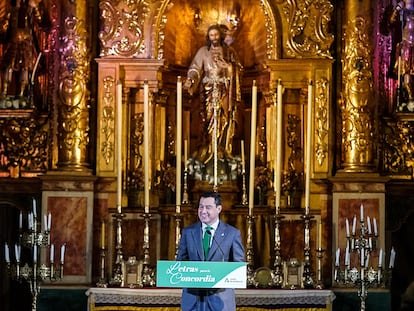 El presidente de la Junta de Andalucía, Juan Manuel Moreno, en la apertura de las jornadas 'Letras para la Concordia', en el Oratorio de San Felipe Neri de Cádiz.