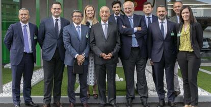 El presidente de Portugal, Marcelo Rebelo de Sousa, junto al presidente de Mercadona, Juan Roig, y miembros del Comit&eacute; de Direcci&oacute;n de la compa&ntilde;&iacute;a.