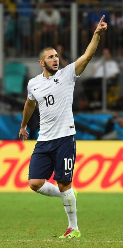 Benzema celebra su segundo gol ante Suiza