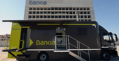 Uno de los ofibuses de Bankia. 