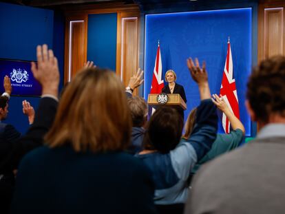 La primera ministra británica, Liz Truss, durante una comparecencia para explicar su política económica en Londres, el 14 de octubre.