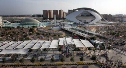 Vista de la zona de la Ciudad de las Artes y de las Ciencias en la que se montó el escenario para la misa del Papa.