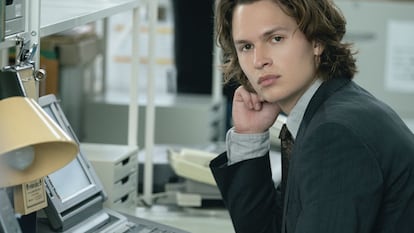 Ansel Elgort, en el papel de Jake Adelstein en 'Tokyo Vice'.