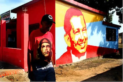 En Venezuela la imagen de Chavez, la de Fidel Castro y la del Che son iconos que se repiten.