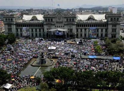 Protestas en la plaza de la Constitución de Guatemala por la muerte de Rodrigo Rosenberg.