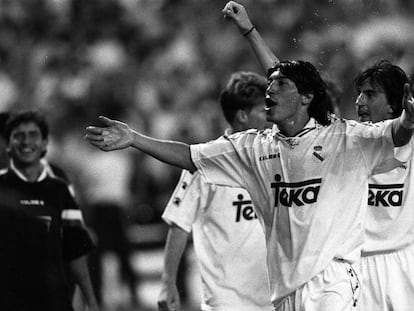 Zamorano y Amavisca (detr&aacute;s) celebran la Liga 1995.